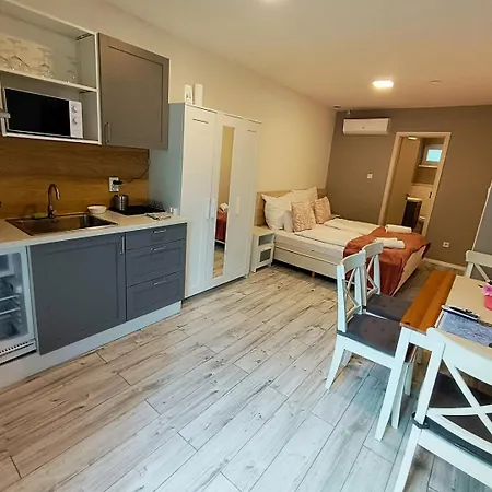 For 6 Person 2 Rooms, 2 Bathroom Apartmán